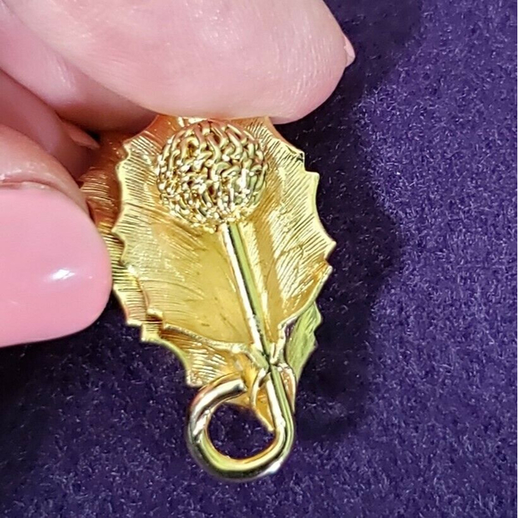 Vintage Mid Century Modern Goldtone Brooch and Earrings Set Thistle Oak Leaf - Picture 4 of 4